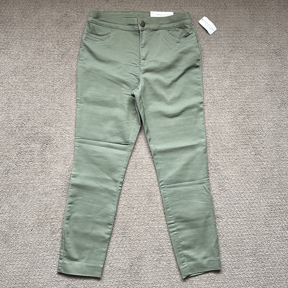 •CHRISTOPHER & BANKS• NWT Women’s High Rise Relaxed Fit Ankle Pant - Picture 1 of 10